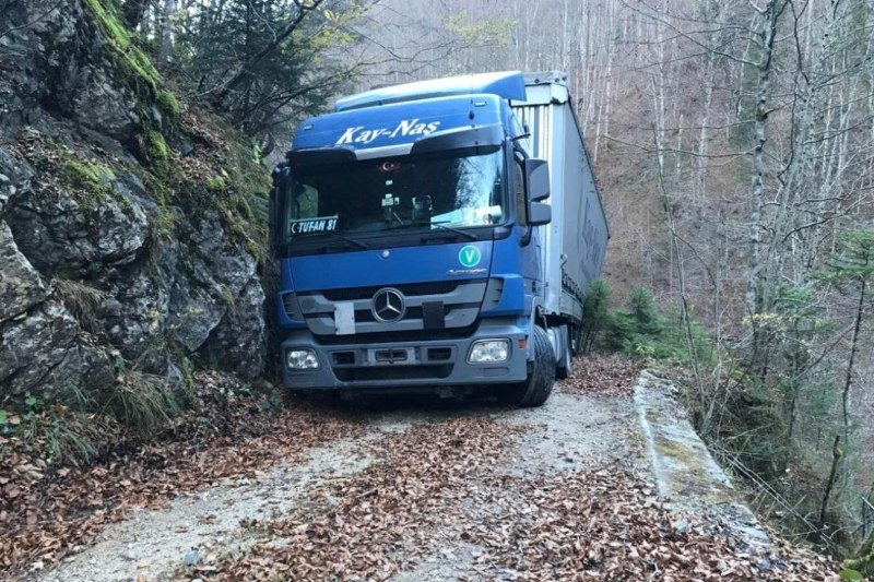 Austrija - Pratio upute navigacije: Pogledajte gdje je završio vozač šlepera (Video)