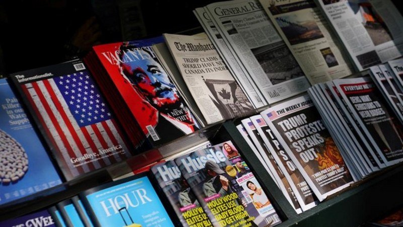 Otvoren kiosk koji prodaje samo novine s lažnim vijestima