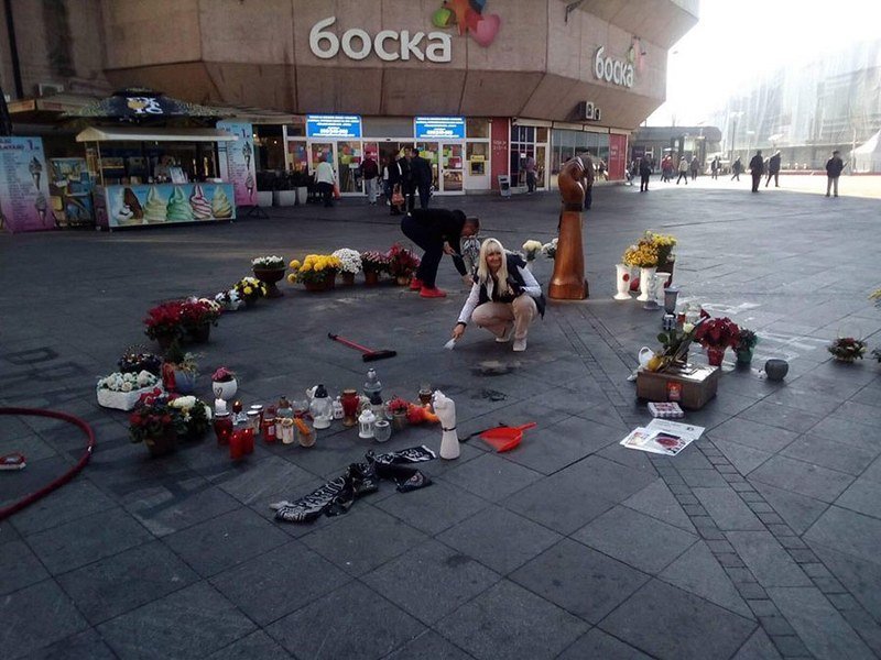 Mjesto za borbu i istinu - Članovi grupe -Pravda za Davida- Proširuju srce na banjalučkom trgu