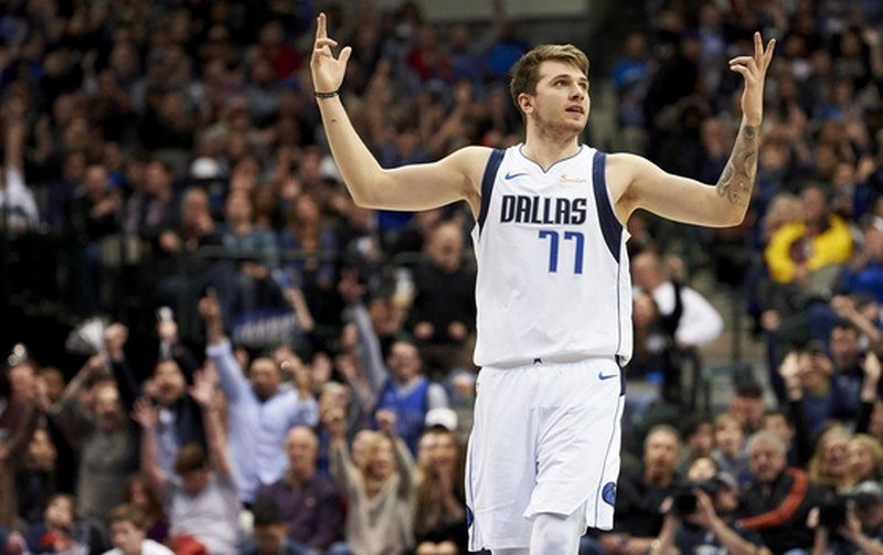 Sam protiv svih - Luka Dončić je najbrži revolveraš u Teksasu (Video)