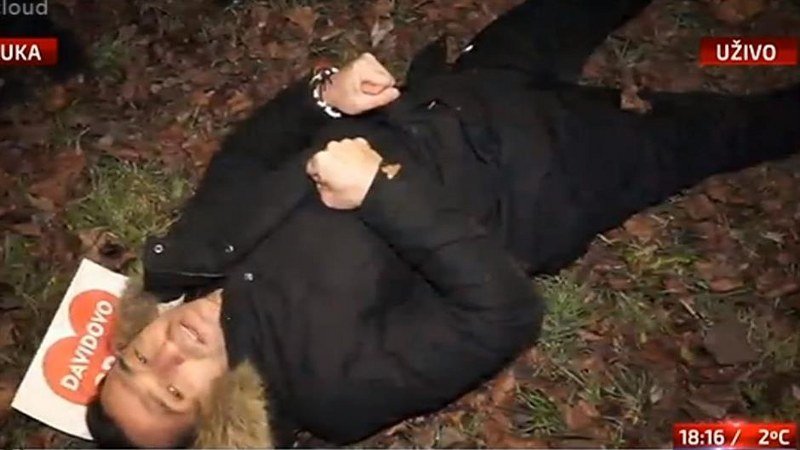 -Davidovim stazama- Davor Dragičević legao na tlo kraj rijeke Crkvene,  pored natpisa -Davidovo srce- (Video)