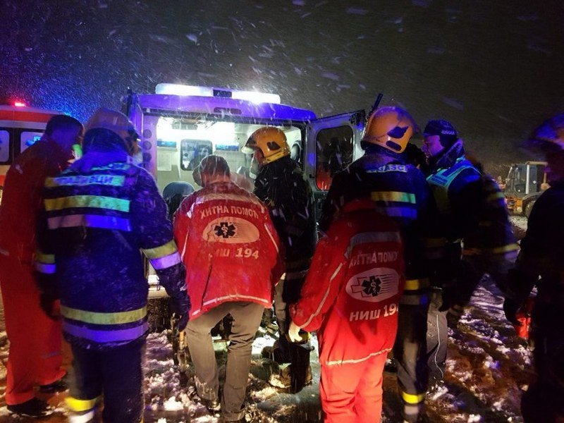 Tragedija - Prevrnuo se autobus kod Leskovca, troje poginulo, 30 povrijedjeno 