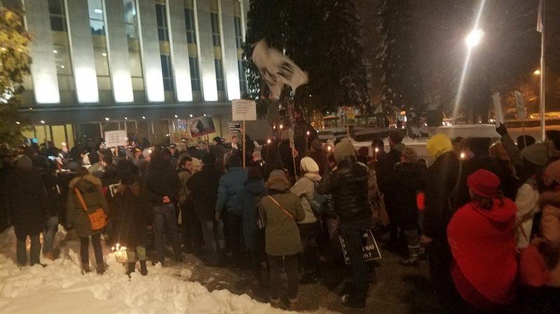 Više stotina banjalučana protestuje ispred Narodne Skupštine RS