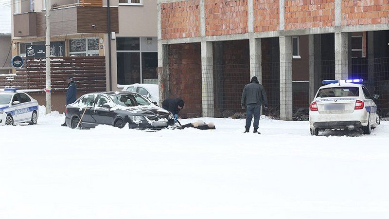 Užas u Borči: Skočili sa zgrade nakon smrti deteta!