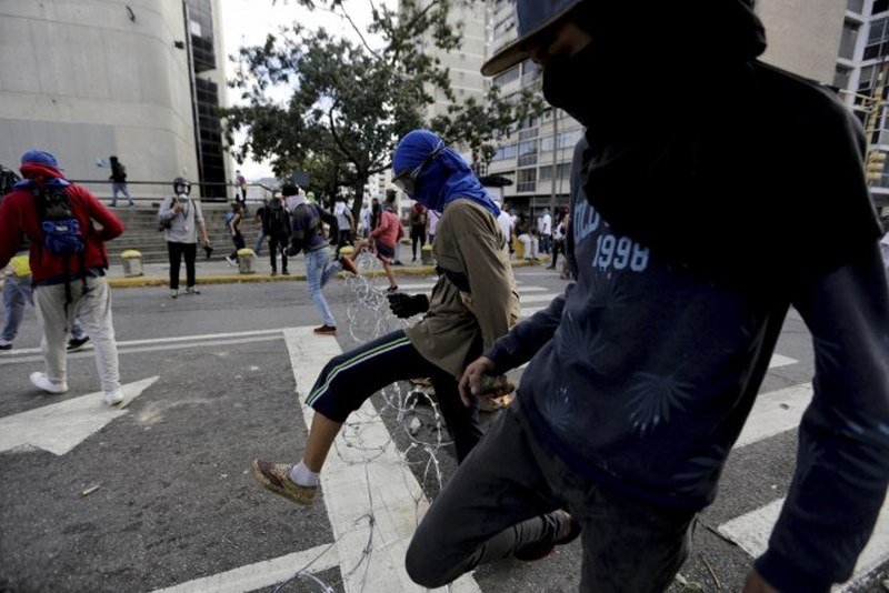 Venecuela u haosu - Dva predsednika, incidenti, 12 mrtvih