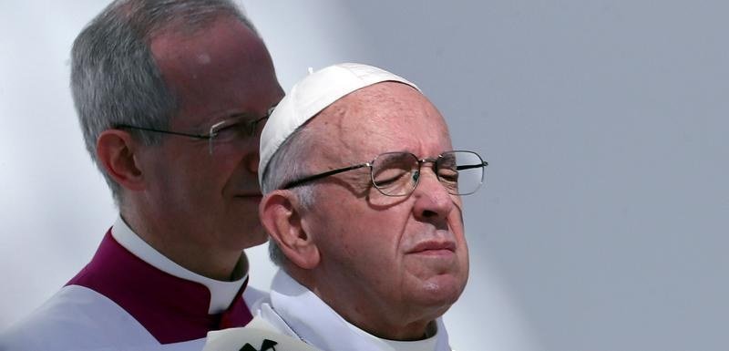 Papa priznao da su sveštenici seksualno zlostavljali kaluđerice