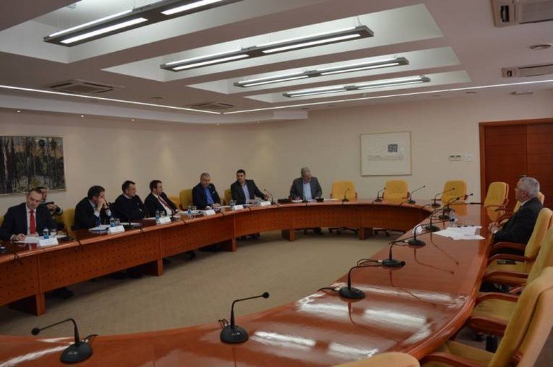 MUP RS da rasvijetli slučaj uništenog automobila Draška Stanivukovića i uradi procenu njegove bezbjednosti