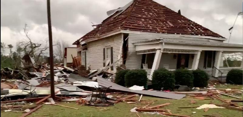 SAD - Najmanje 22 mrtvih u naletu tornada