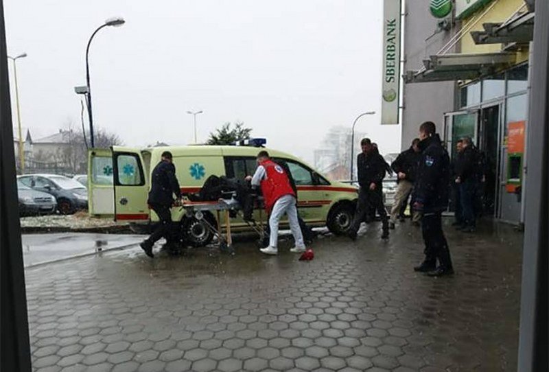 Drama u Cazinu - Čuvar banke primio metak i spasio živote drugih