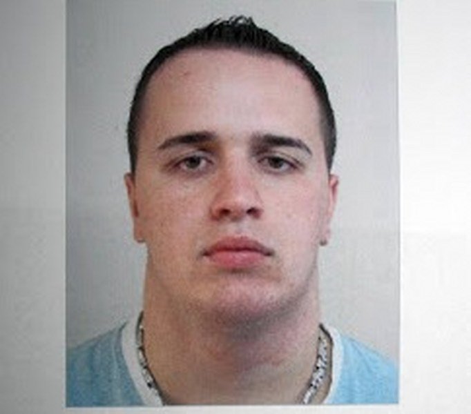 Dejan Kostić -Dela- Batinaš Dodikovog SNSD-a - Šamara konobara u -Armandu- (Video)