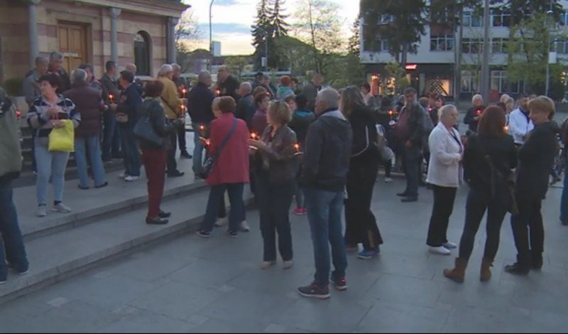 -Pravda za Davida- 376.dan: Građani pale svijeće i čekaju prve odluke Pribea u slučaju Davidovog ubistva (Video)
