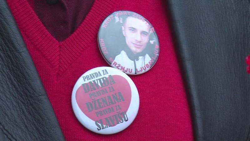 -Pravda za Davida- 419.dan: Maturanti slavili ispred Hrama bez trunke pijeteta i empatije za Davida - Tuga našeg naroda (Video)