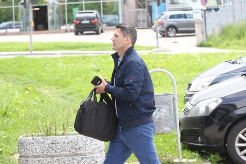 Afera -potkivanje- Tegeltije - Dobrovoljno se javljam u zatvor