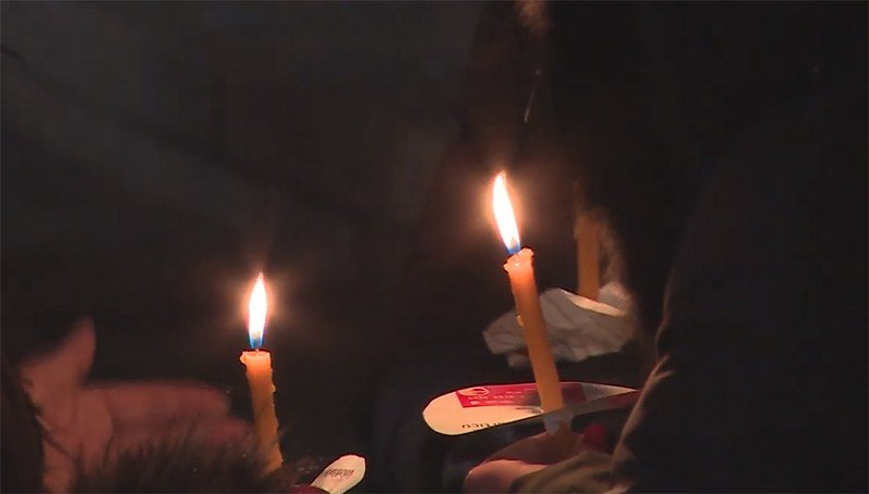 -Teror Lukačeve Hunte - Ukoliko se nastavi sa paljenjem svijeća ispred Hrama Hunta će fizički ukloniti građane-