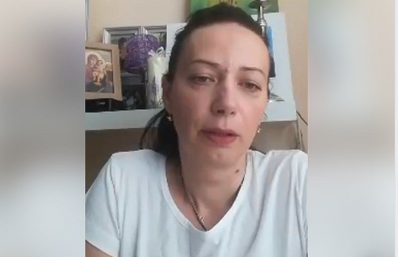 Davidova majka Suzana - To okupljanje ljudi ispred dvorišta Hrama je temelj Pravde za Davida i hvala im (Video)