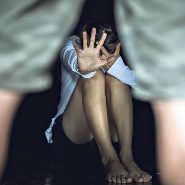 Pala mreža trgovine decom - 18 uhapšenih - Vlasti, socijalni radnici i lekari elektrošokovima terali decu da se žale na roditelje, pa ih oduzimali 