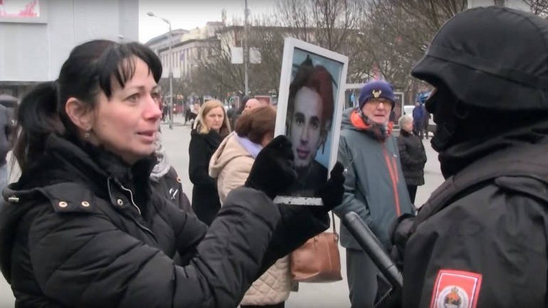 Johannes Hahn pisao porodicama Dragičević i Memić - Evo šta je poručio