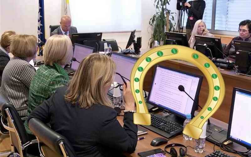 Pravosudje na bh-način - Sutkinja -uzela- predmet u kojem je advokat njen prijatelj, nudila i da prekine godišnji odmor