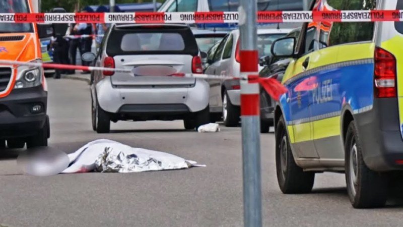 Mačem ga ubio nasred ulice u Stuttgartu (Video)