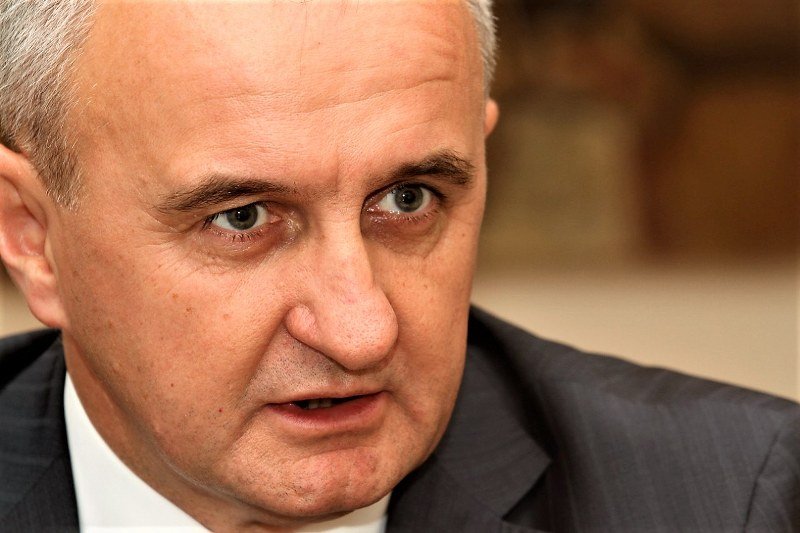 Petar Đokić, Bakingemboj, mora potpisati još jedan štetan ugovor da ostane ministar 