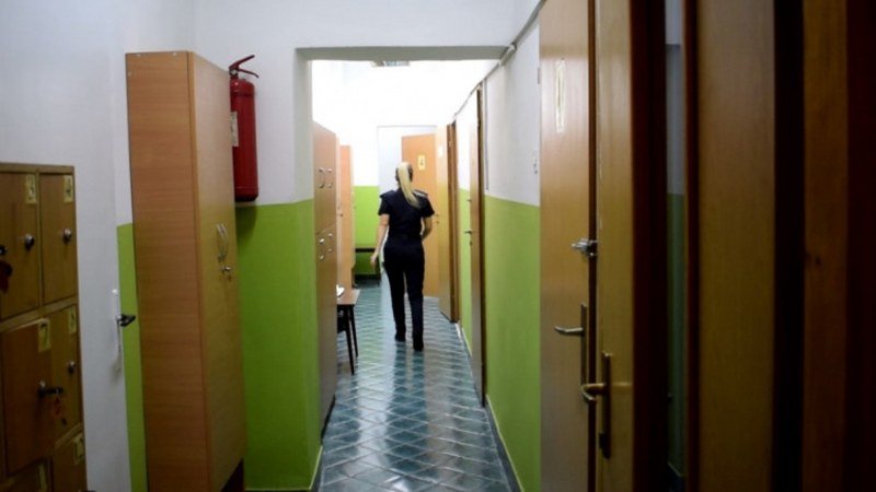 Žive muke - Zatvorski čuvari u Zenici lude, jer su osuđenici tokom seksa  glasni (Video)