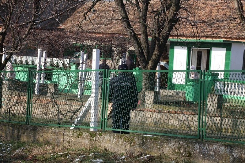 U dvorištu porodične kuće pronađena četiri beživotna tijela - Poznata imena ubijenih