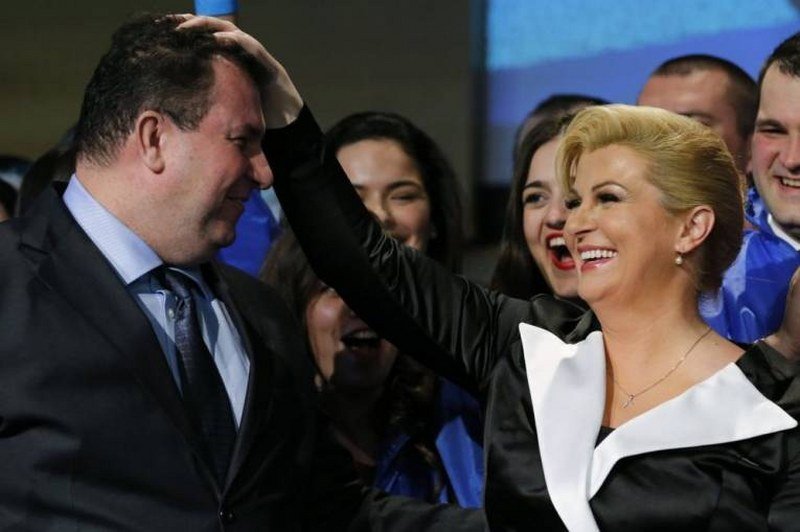 Kolinda krije firmu za koju radi muž Jakov