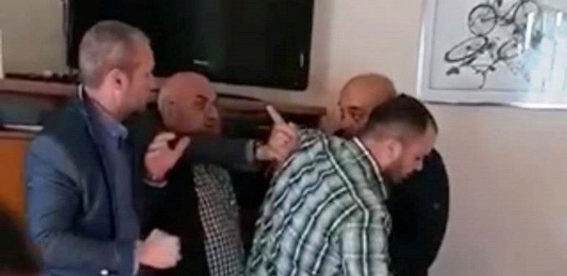 Bliski srodnik Milorada Dodika - Vico Zeljković predstavlja sebe borcem za bolje sutra fudbala, a onda tuča (Video)