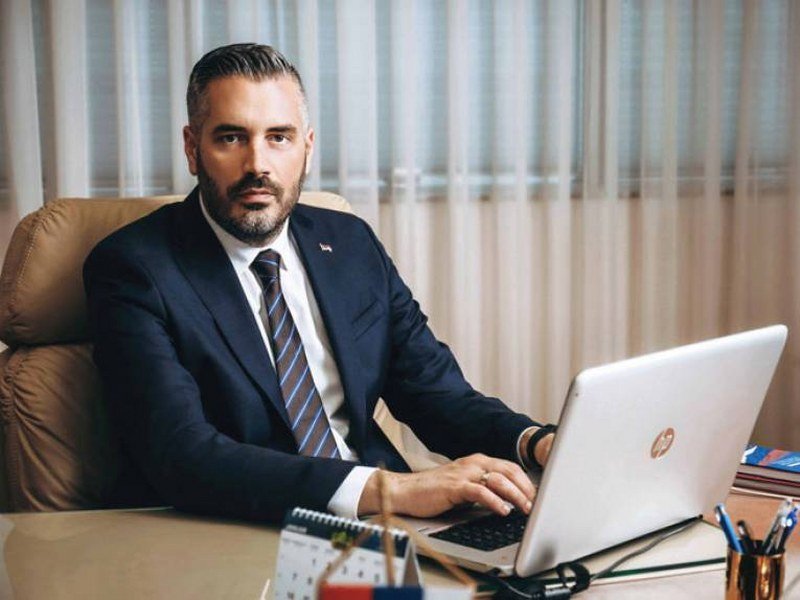 Ministar u Vladi RS Srđan Rajčević englesku diplomu nostrifikovao u Travniku - Ajdeee