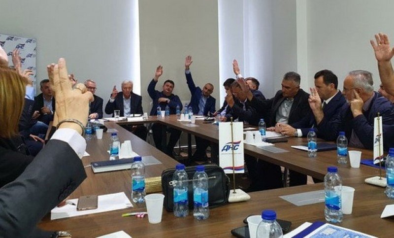  Svi ministri i direktori DNS-a ponudili mandate stranci