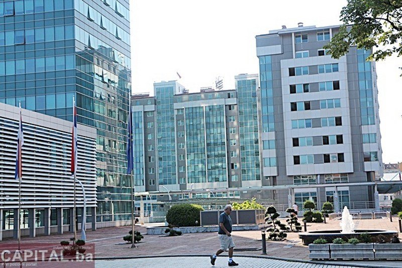 Bahati -vrckavi- Banditi - Kako se od plate kupuju milionske nekretnine