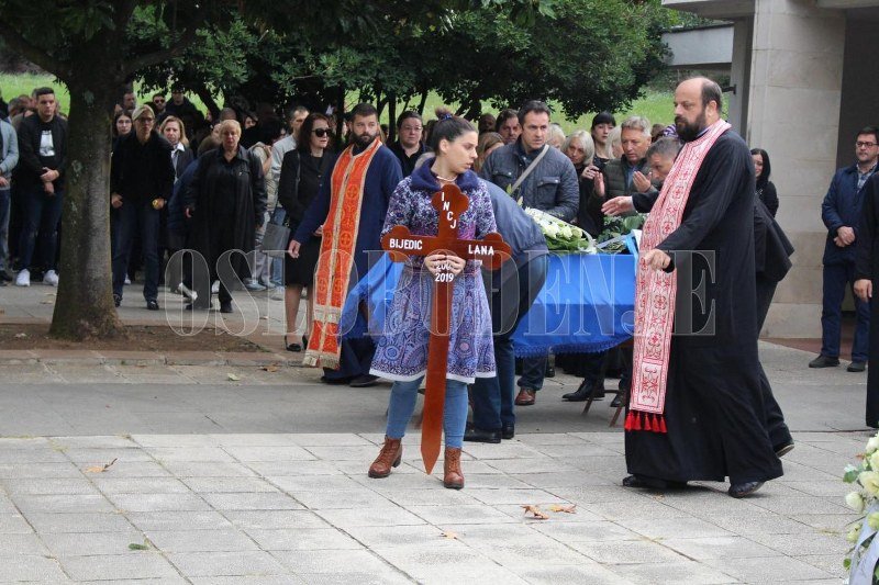 Tijelo ubijene Lane Bijedić iz Mostara ispraćeno u Beograd: Bila je divno dijete, koje druge nije željelo vidjeti u suzama