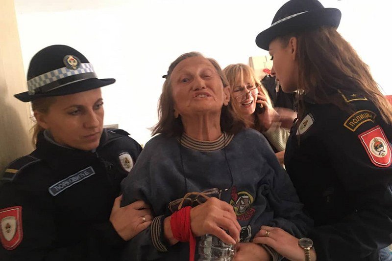 Banjalučki Osnovni sud na osnovu dokumentacije bez pečata iz otkupljenog stana u kome žive 50 godina deložirao staricu i njenu kćerku 