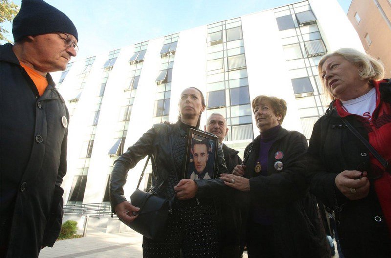 Tražite ubice, zašto meni sudite - Nije održano ročište u postupku protiv Davidove majke Suzane