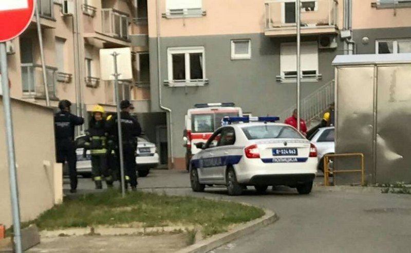 Beograd - Talačka kriza - Muškarac zatvoren u zgradi - Prijeti da će pucati