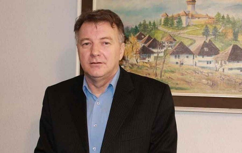 Nožem izboden nekadašnji načelnik Velike Kladuše - Završio na operacionom stolu