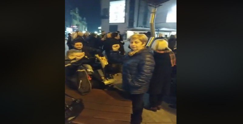 -Pravda za Davida- 606.dan: Ponovo na Davidovom trgu -Nakon susreta sa Pribeom, još smo uvjereni u pobjedu pravde nad zlom- (Video)