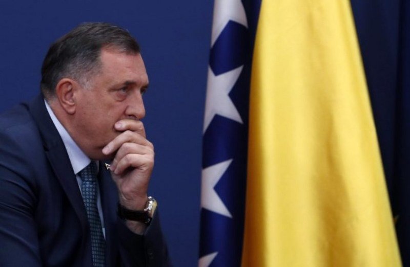 -Bolje naivan nego Bon-: Dodik surovo -rastura- Dodika