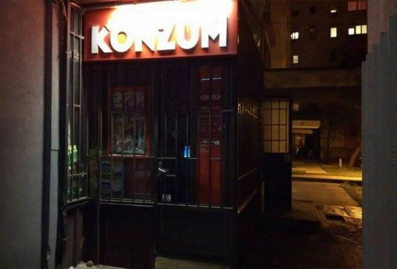Sa kalašnjikovom upali u -Konzum- i odnijeli novac