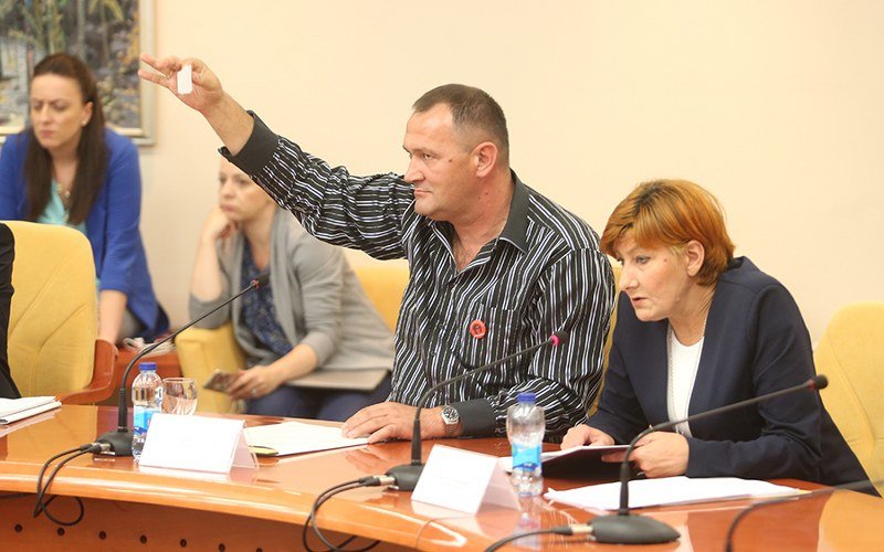 Bivši inspektor tvrdio da su policajci oteli mladića i vozili u gepeku