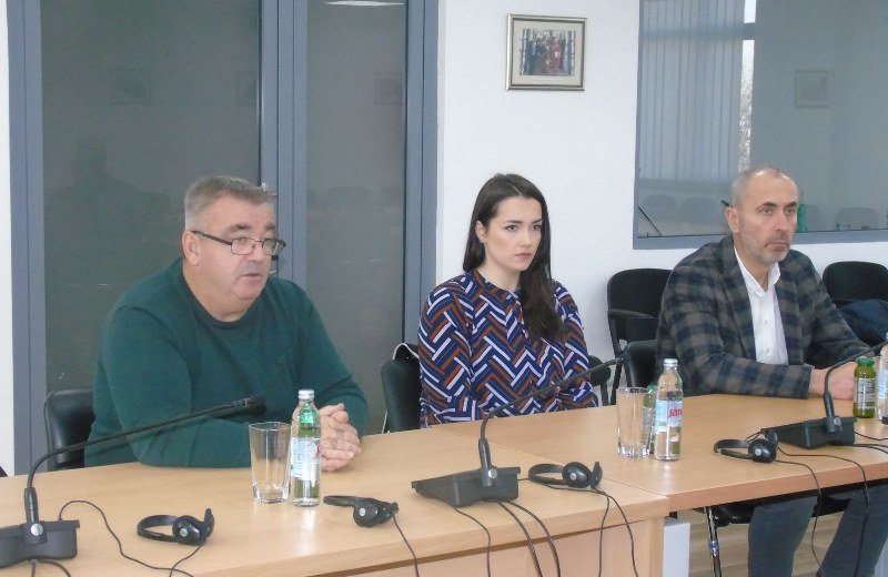 -Pravda za Dženana- Sastanak Gordane Tadić sa porodicom Memić i advokatom Feragetom