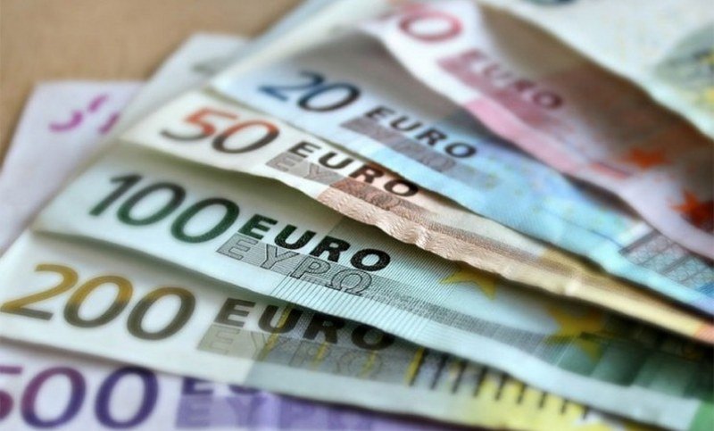 Hrvati će godinu dana koristiti dvije valute