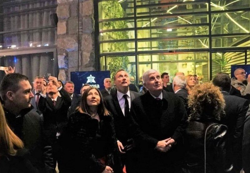 Kad si ugrožen – skrši 300.000 KM na gala večeru za političku elitu (Video)