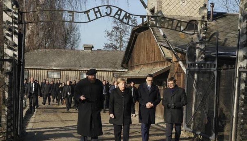 Merkel u Auschwitzu - Osjećam duboki stid zbog zločina