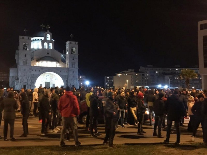 Haos u Nikšiću i Podgorici - Suzavac i marš ka kući Mila Đukanovića