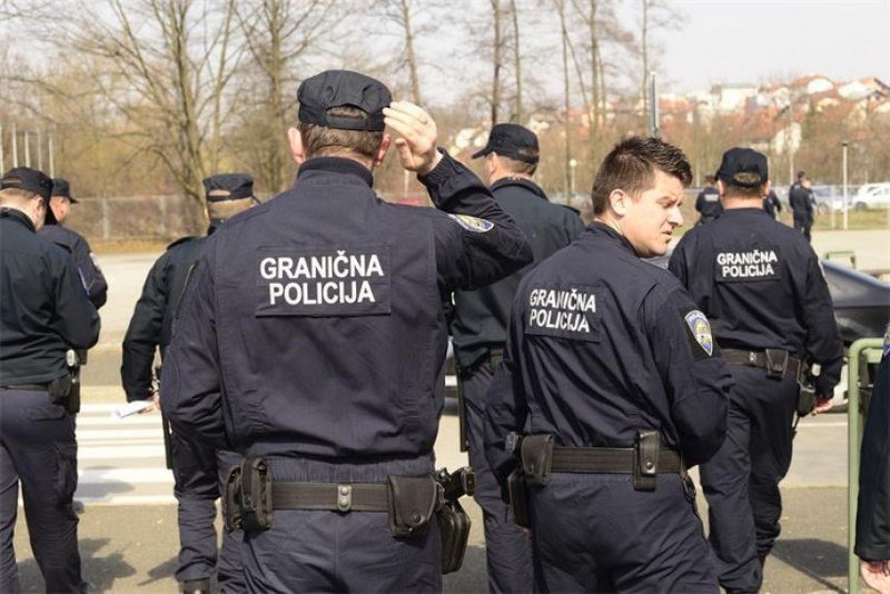 Na granici BiH u buradima nađeno oružje