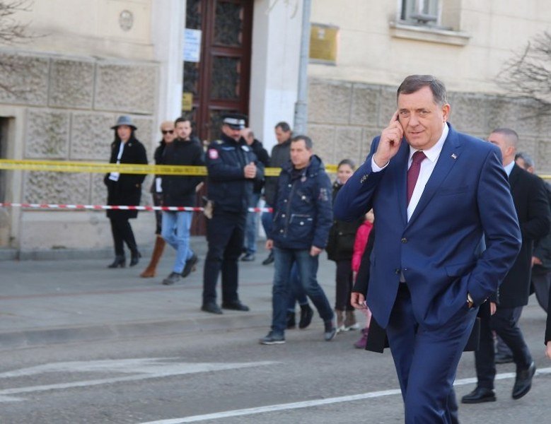 Dodikovi manevri - Stvaranje patuljastih partnera i razbijanje opozicije