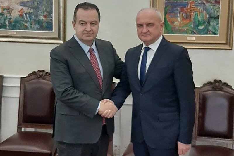 Đokić doktor Petar satima čekao ispred kabineta Ivice Dačića