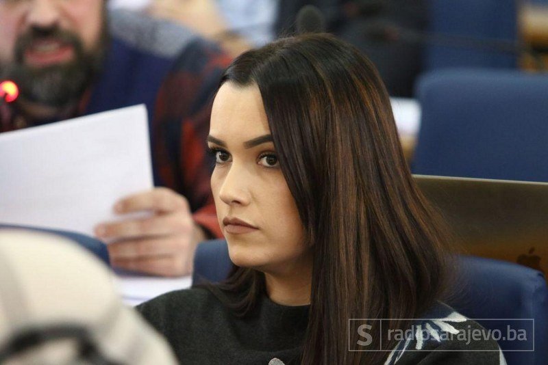 Emotivni govor Arijane Memić - Ne dajte da vas zastraše