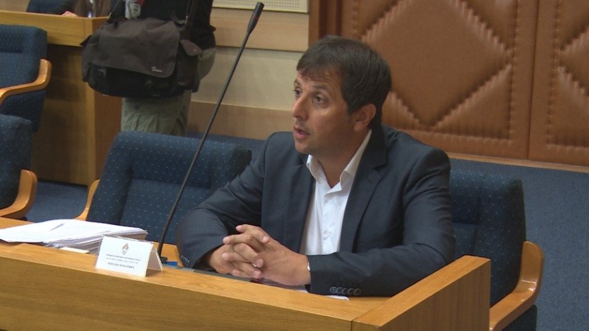 Posljednja vremena došla, komunisti brane svetinje